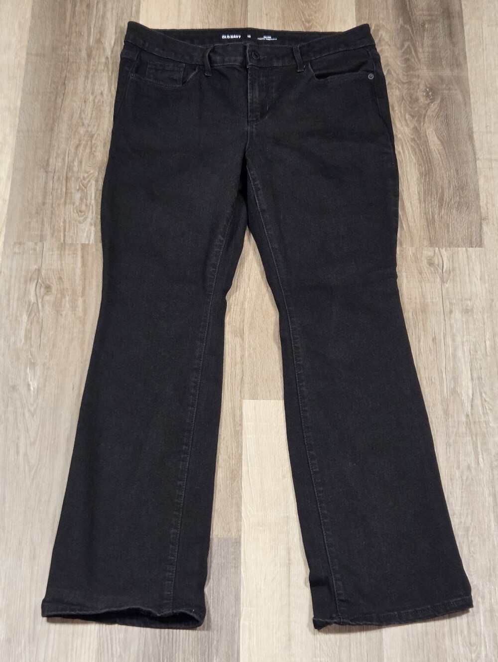 Black Old Navy Mid-Rise Kicker Bootcut 10 Short